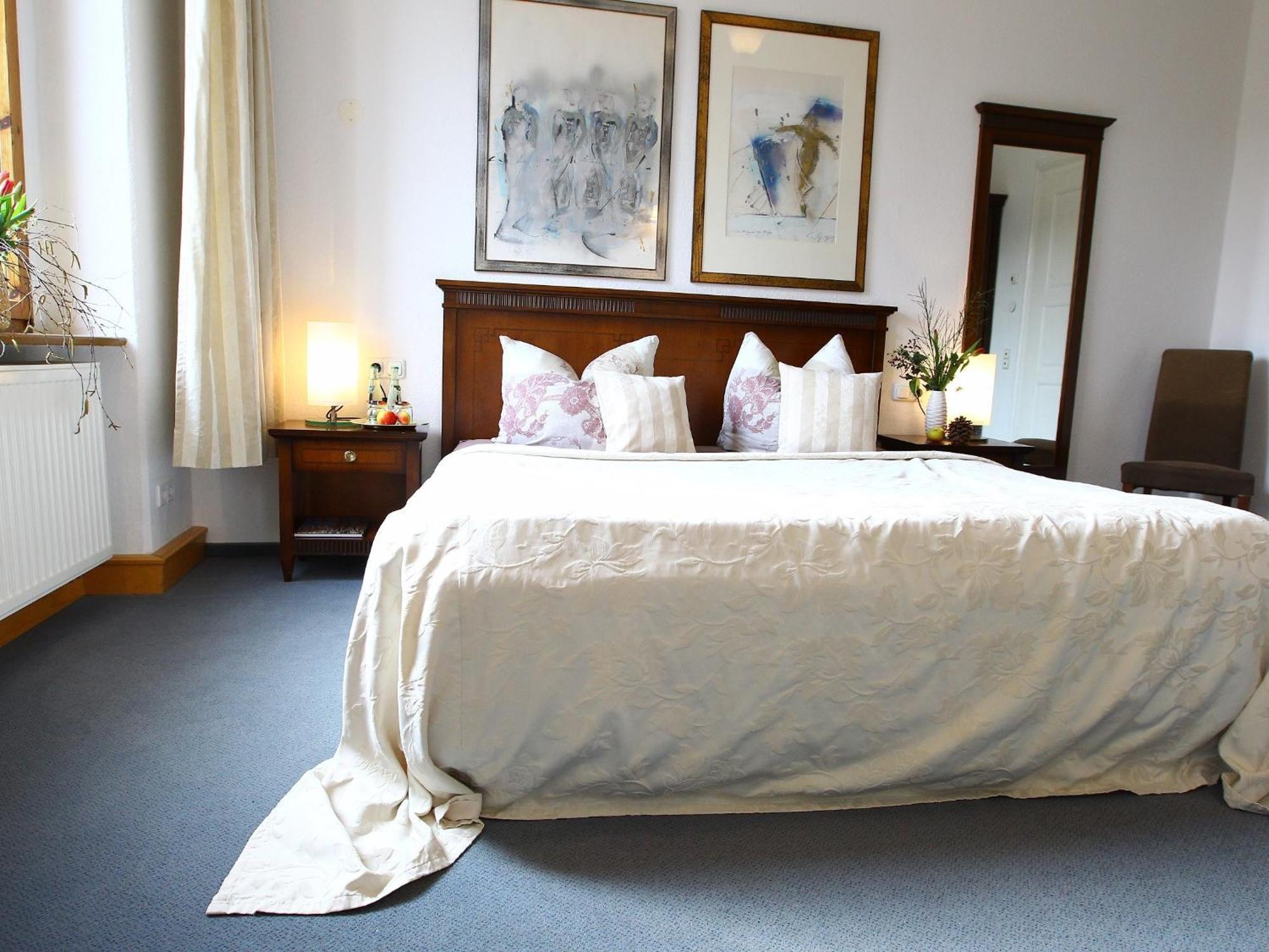 Hotel & Restaurant Schloss Weissenburg Uhlstädt Szoba fotó